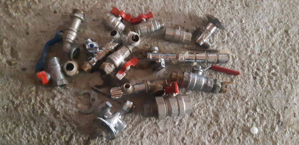 Piese pentru  instalații  sanitare