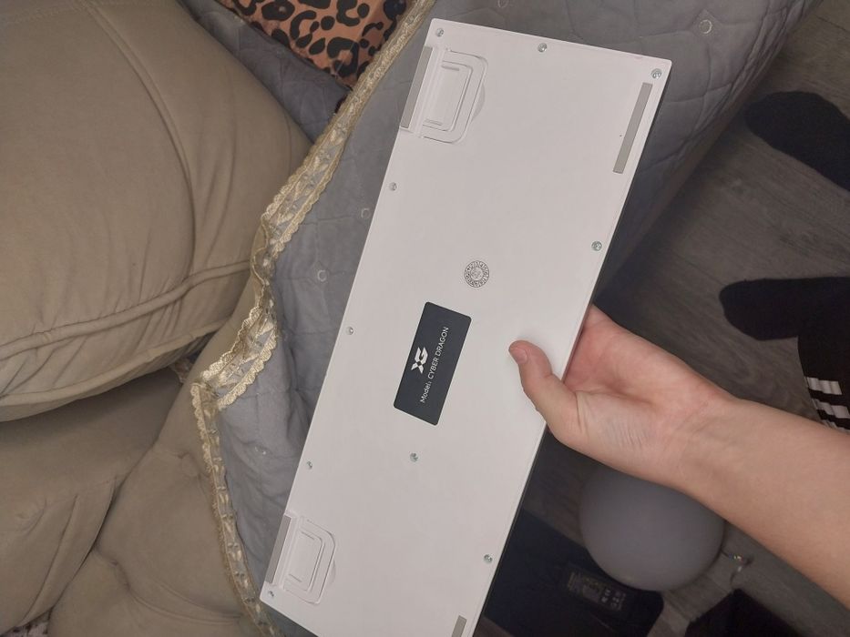 Продам клавиатуру