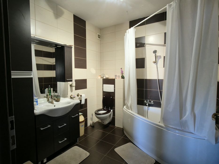 Apartament cu 3 camere in apropierea Centrului Vechi