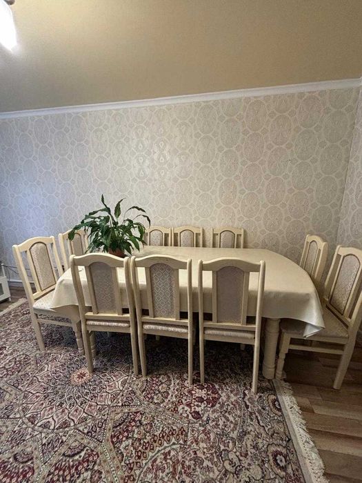 Гостинный стол со стульями
