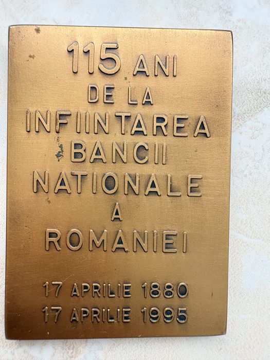 Vând plachetă aniversară din bronz, emisă de Banca Națională a României în anul 1995, cu ocazia împlinirii a 115 ani de la înființarea instituției.