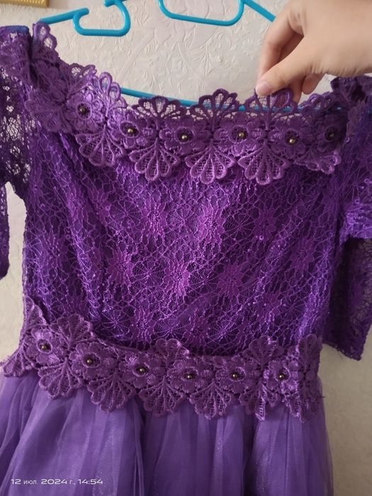 Платье вечернее для девочки в отличном состоянии