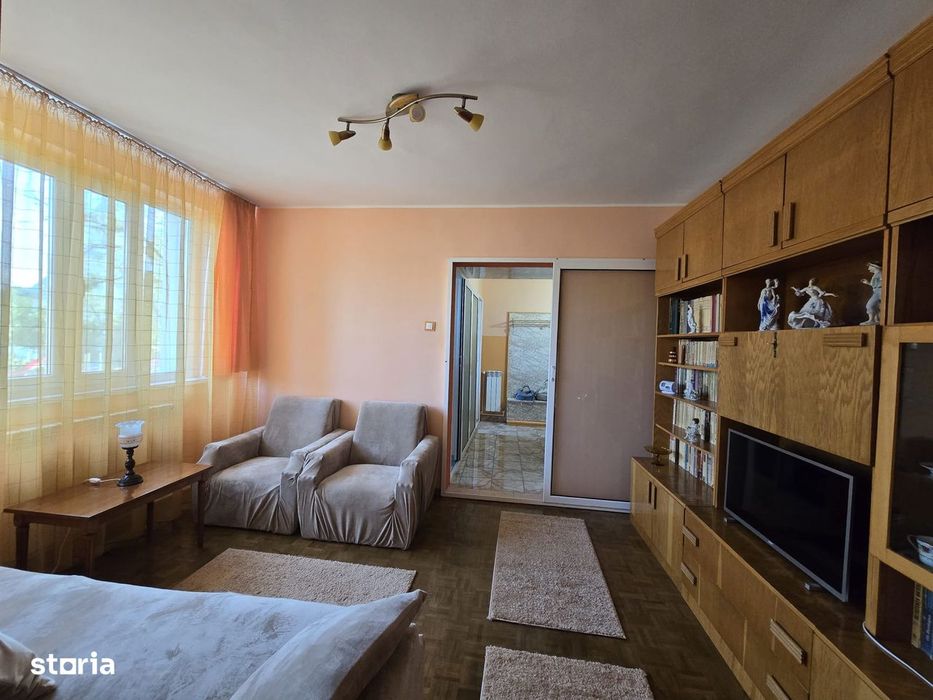 2 camere, Micro 19, zona Parma, etaj 1