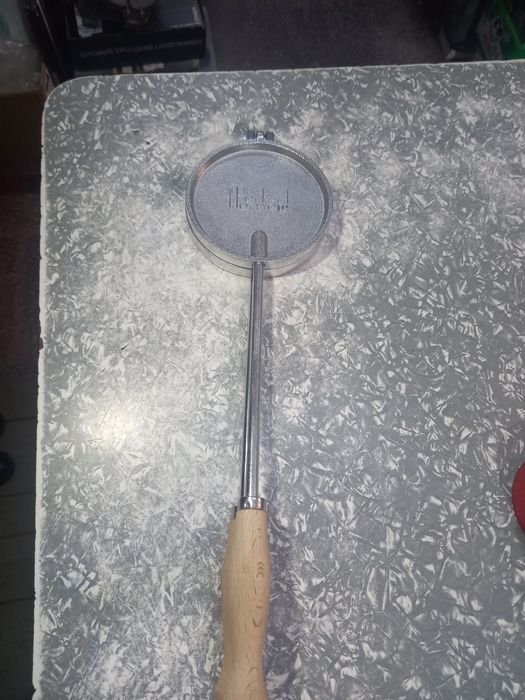 Presă pentru sărățele 13 cm Ofertă 85 lei