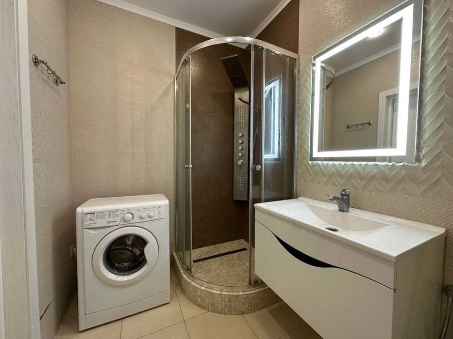 Дава се под наем Двустаен апартамент в София, Център - 65 кв.м за 402.9 € - Снимка #2