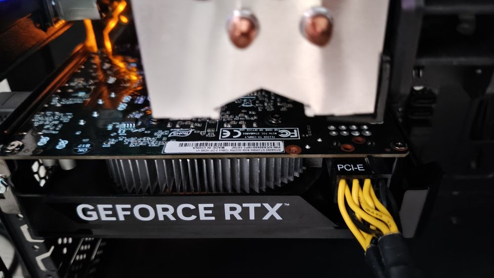 RTX 4060 Palit StormX, compacta 1x ventilator, mentenanta