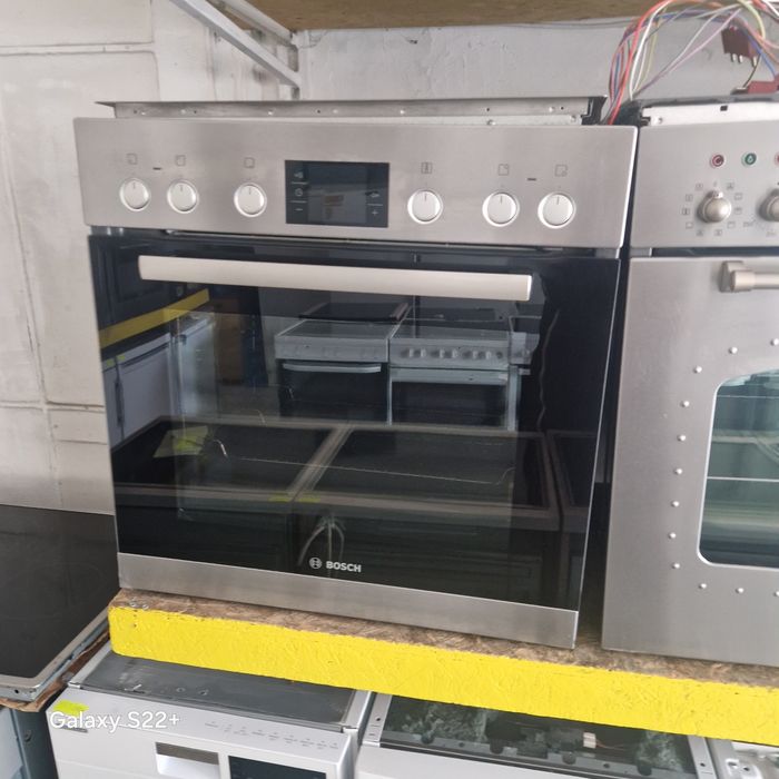 Компактна фурна и плот за вграждане BOSCH Pyrolyse