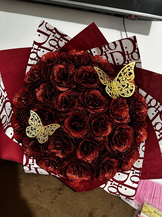 Buchete de trandafiri din satin