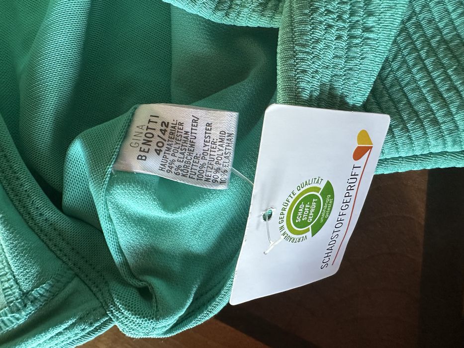 Цял бански костюм в цвят тюркоаз