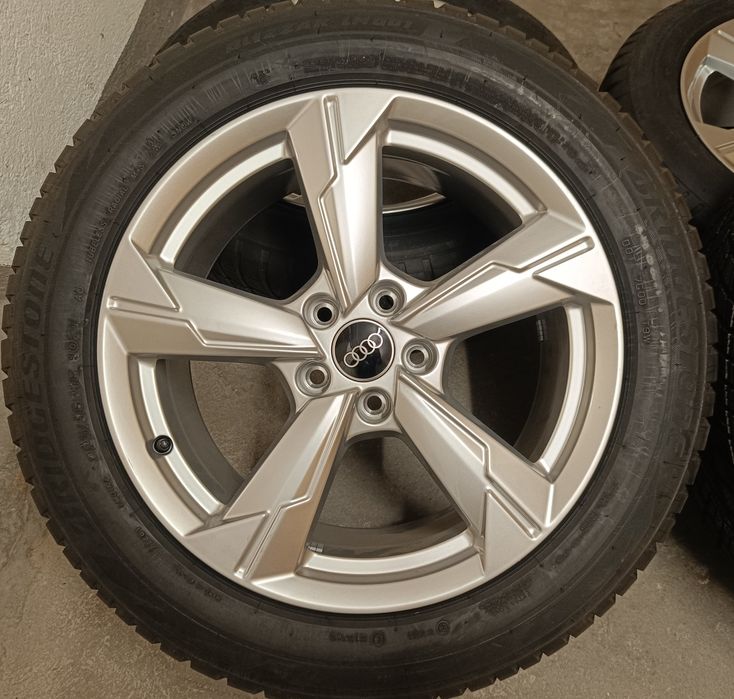 Оригинални нови джанти с гуми зимни 18 цола Audi A6 дот 2023г