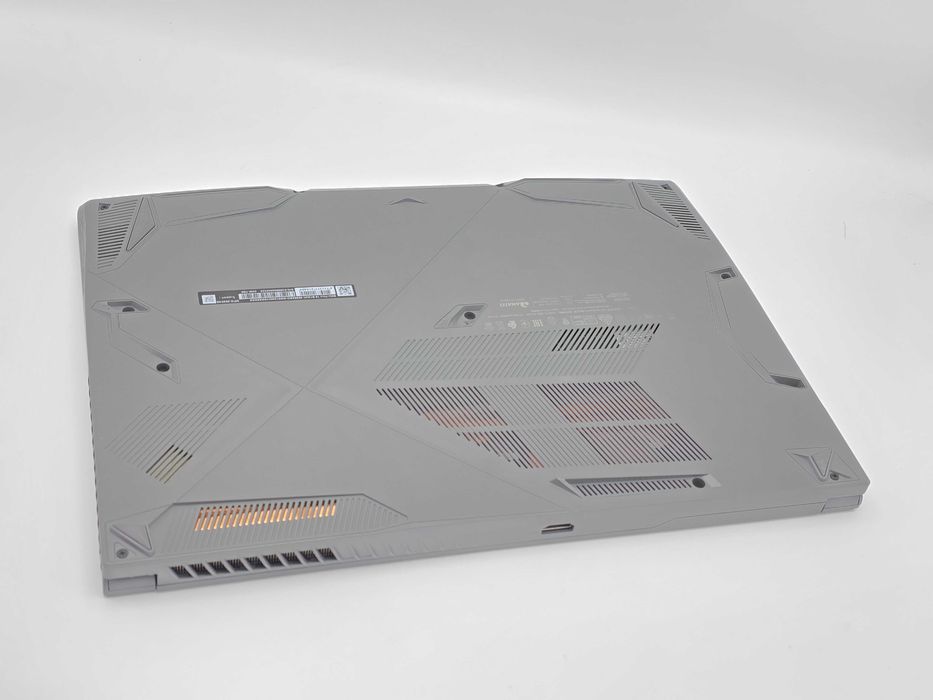 Laptop Gaming MSI Thin 15 B12UC i5-12450H 16GB DDR4 512GB SSD M2 RTX 3050 FullBox Stare Impecabila