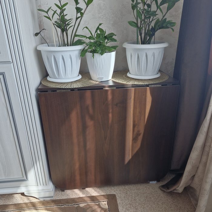 Столы тумба  в хорошем состояние.