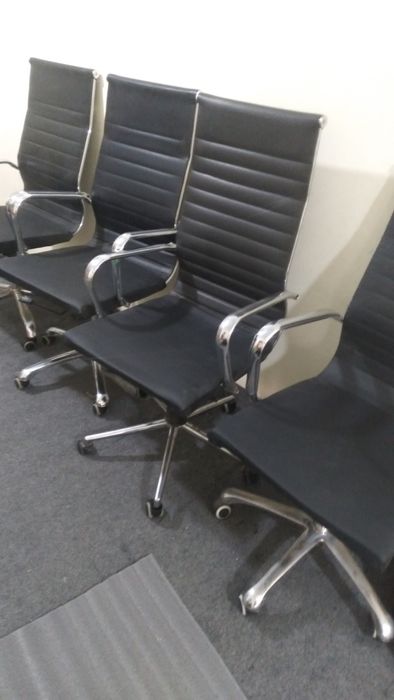Продаётся офисные кресло
