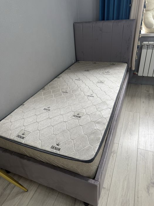 Кровать почти новый, 1 месяц только пользовались.На новостройке.