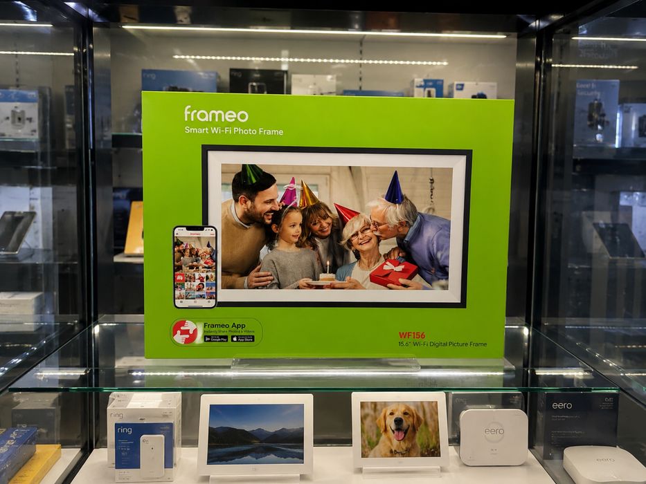Цифровая фоторамка Frameo экран сенсор 15.6 дюйма  IPS HD  32gb Wifi