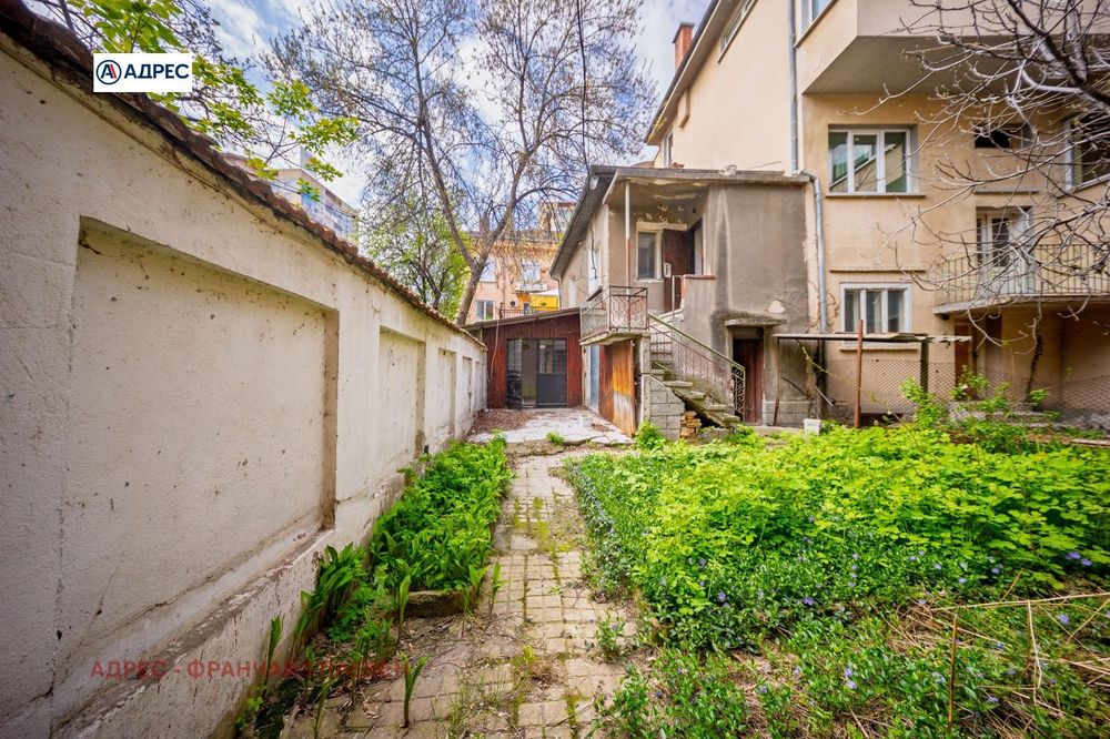 Къща в Плевен-Идеален център площ 80 цена 82000