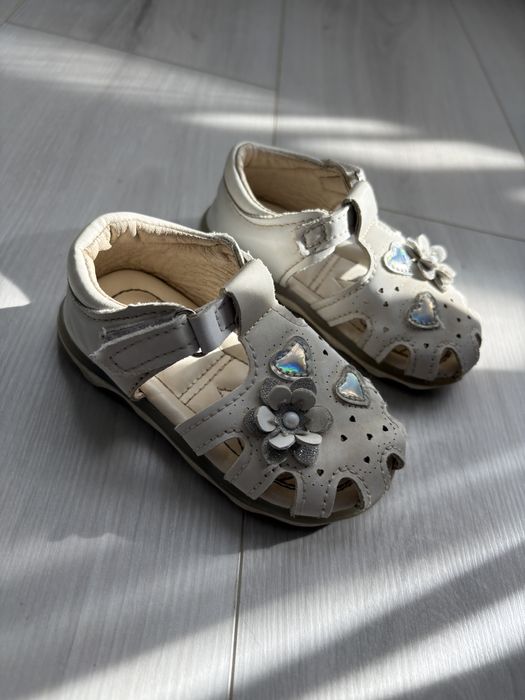 Детски сандали без следи от употреба