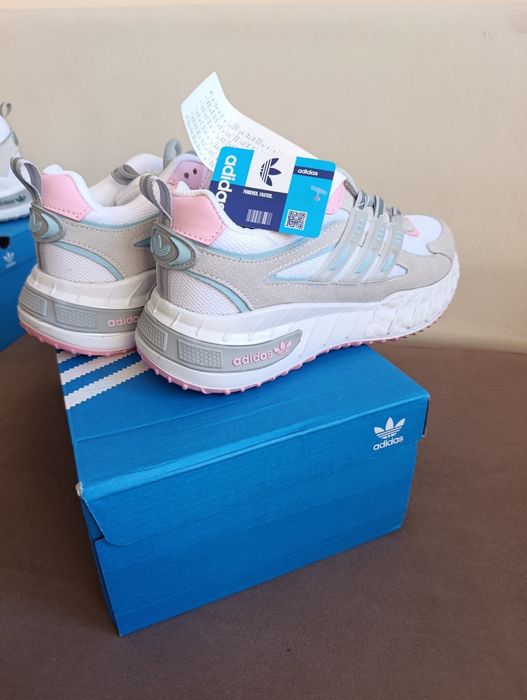 Дамски и мъжки маратонки Adidas