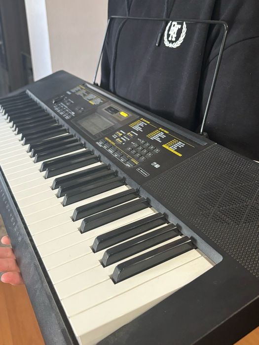 Продам синтезатор в очень хорошем состоянии