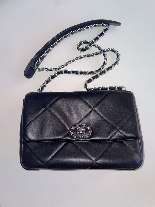 Продам сумку Chanel