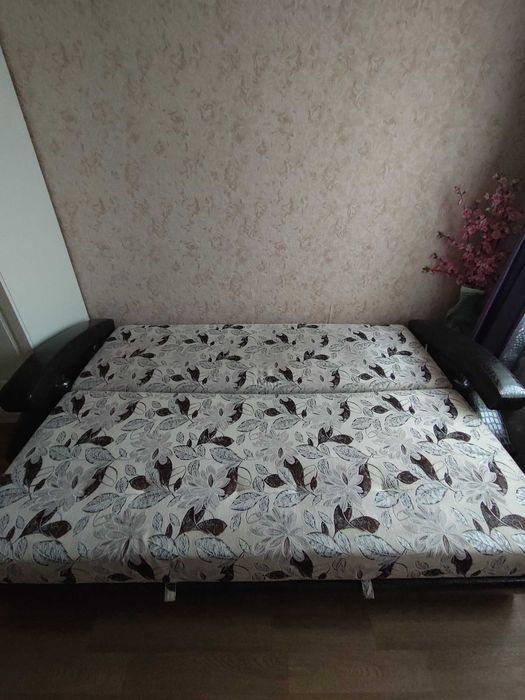 Продам диван раскладной, полуторка (самовывоз)