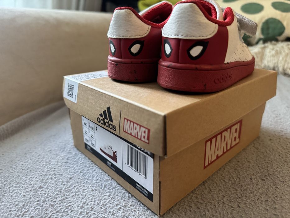 Adidas xMarvel marimea 22