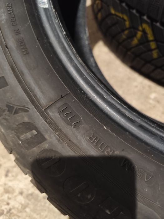 215/60R16 GoodYear Ultra Grip