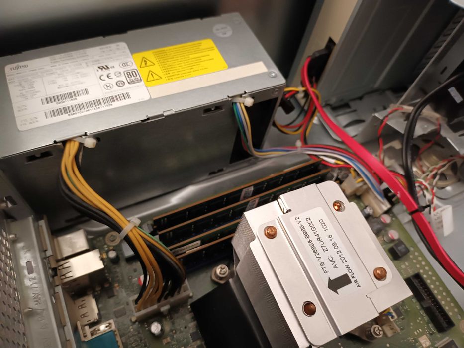 PC Gaming  Fujitsu | Xeon E3 (i7) | 32GB RAM | SSD + 1TB HDD | RX 550