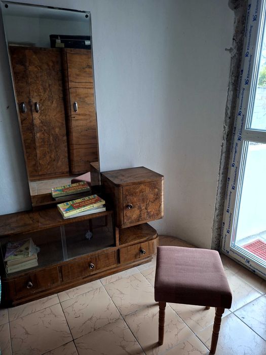 Старинен четирикрилен гардероб ,  комплект с тоалетка и огледало