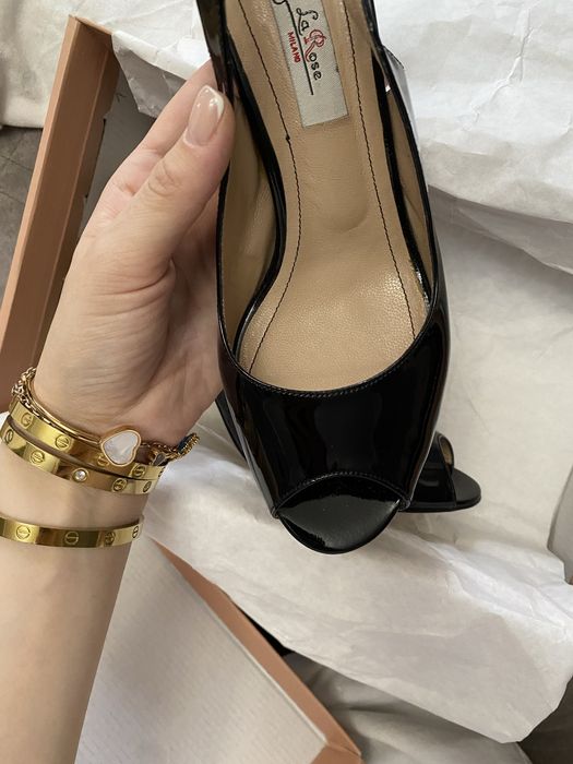 Продам босоножки