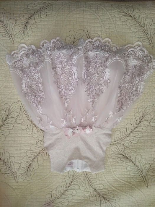 Продам кружевное платье для девочки