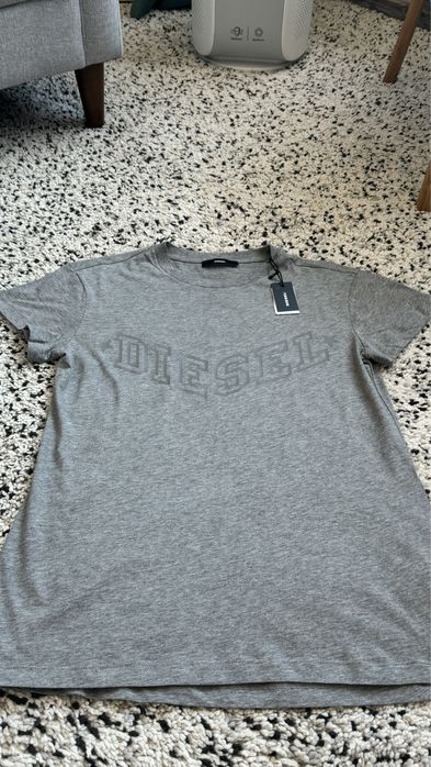 Нова дамска тениска Diesel размер М