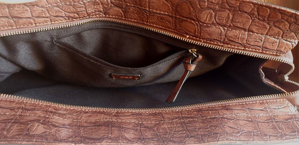 Дамска чанта MNG Mango - кожена чанта с кафяв цвят