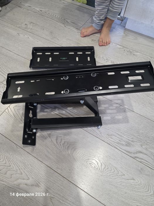 Продаётся металлический кронштейн для ТВ.