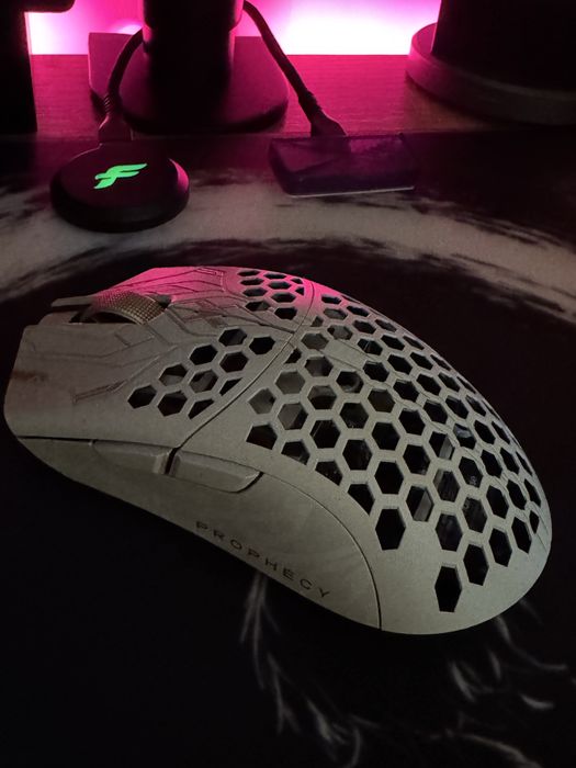 Finalmouse ULX Prophecy Clix medium