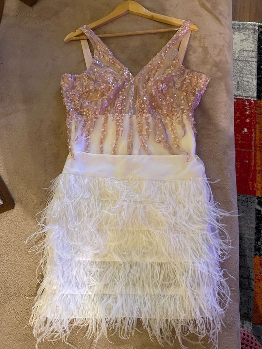 Рокля официална с пера