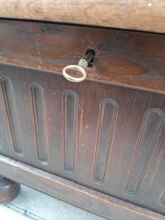 Винтидж шкафче с плочки