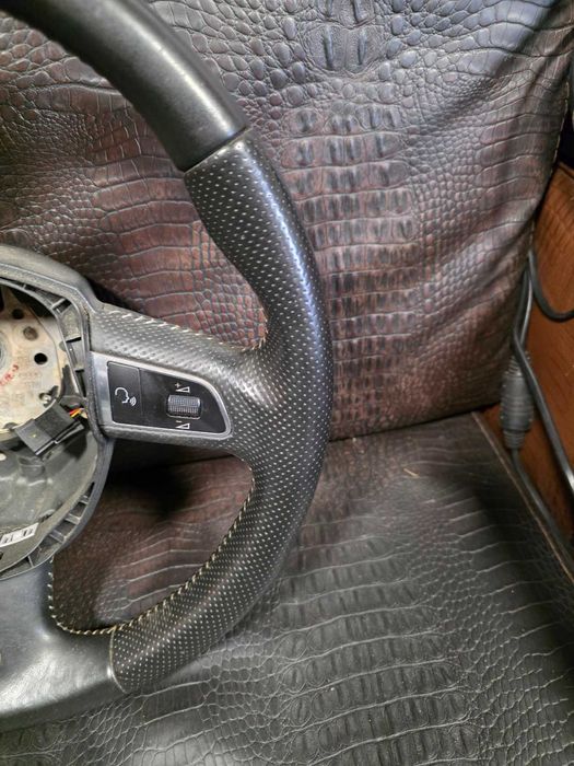 Продаваме S - Line волан за Audi A4 B8