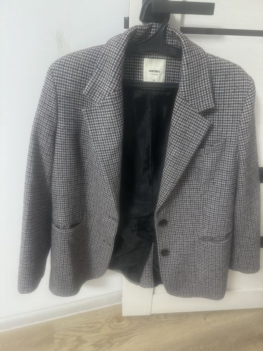 Женские вещи: костюм, куртка