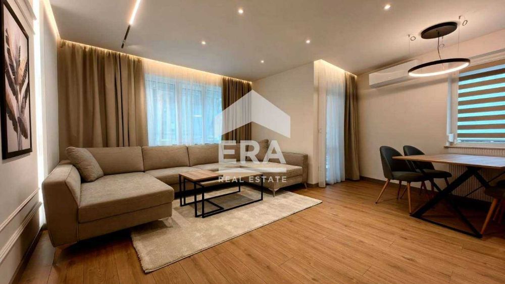 Дава се под наем Тристаен апартамент в Русе, Център - 86 кв.м за 950 € - Снимка #1