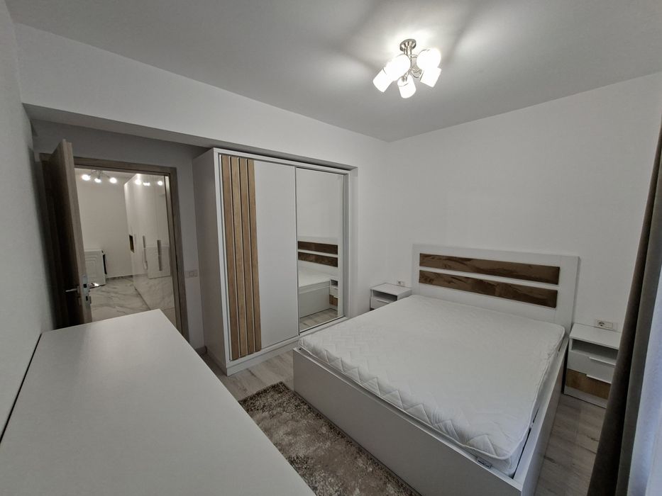 Inchiriez ap 2 camere si parcare