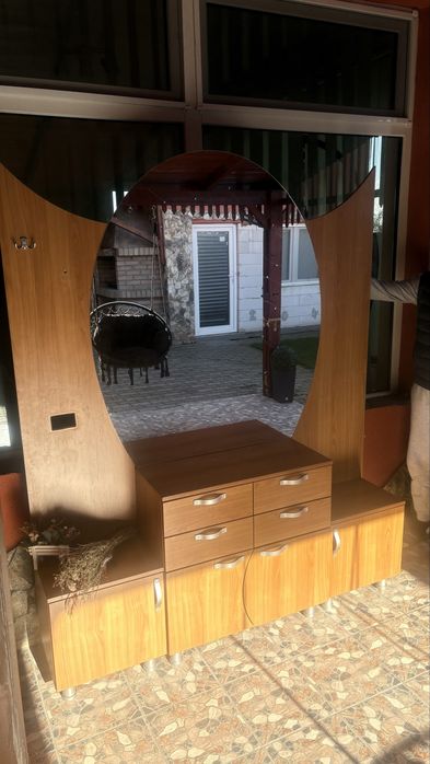 Mobilă de lemn cu oglindă + dulap depozitare