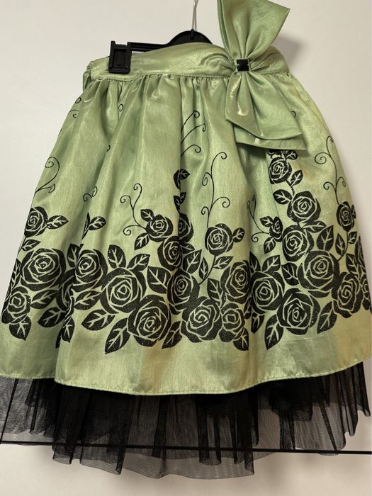 Официална пола 122/128см + подарък