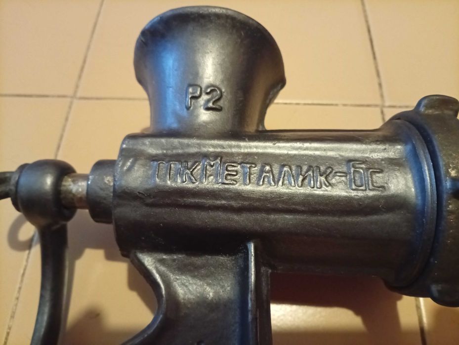 Продавам машинка за мелене на месо и зеленчуци