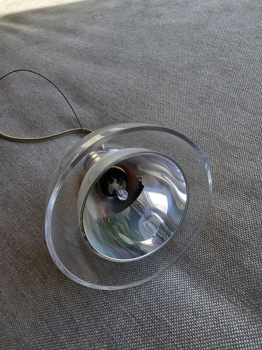 Продавам висяща лампа