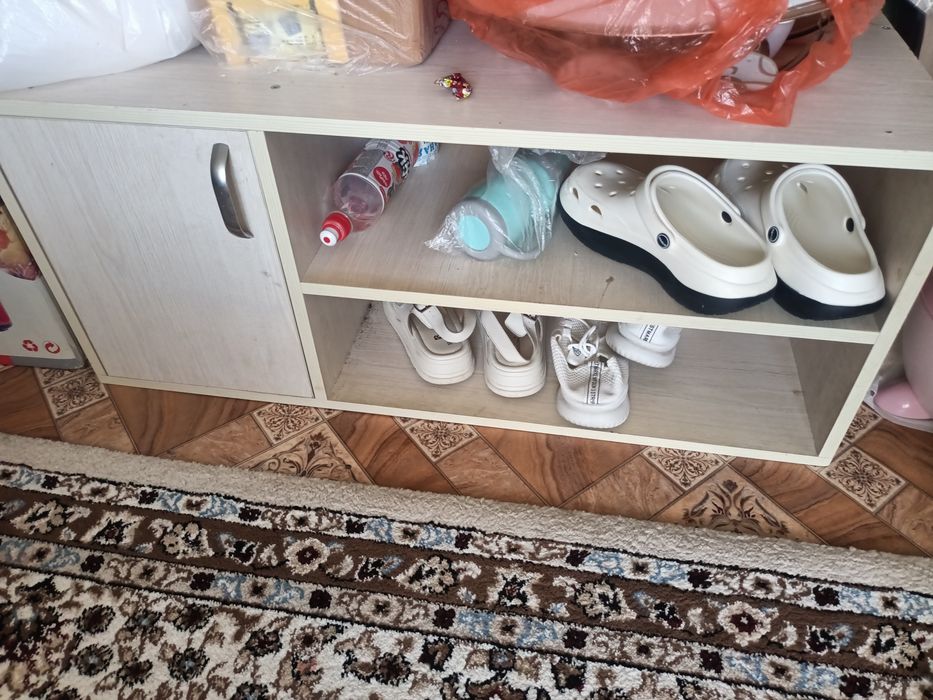 Продам прихожую с верхом