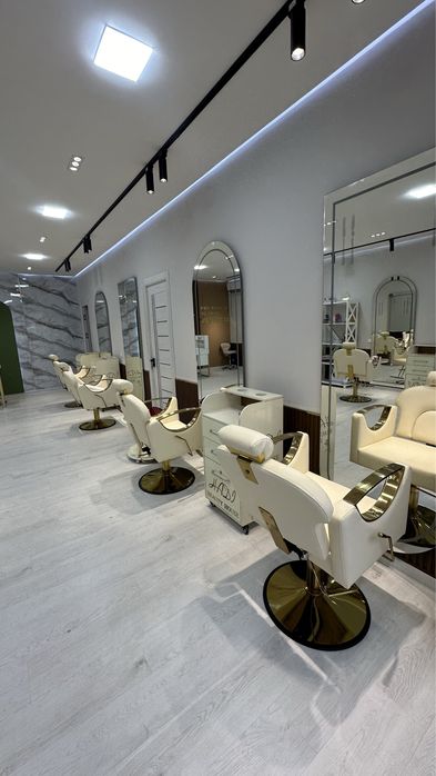 Парикмахерское кресло в наличии