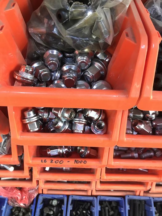 Болты колесные для машин