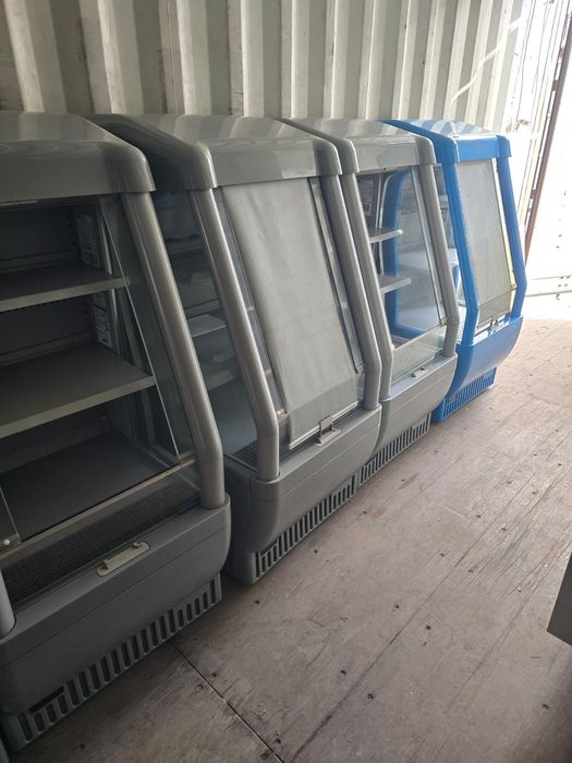 Продам витринный холодильник со шторкой