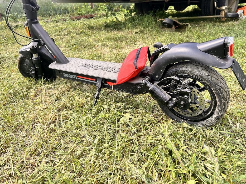 vand 3 trotinete electrice DUCATI-XIAOMI